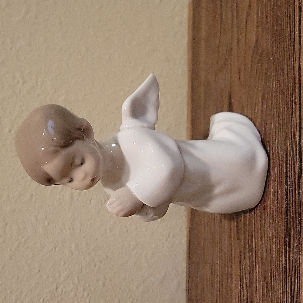 Lladro kneeling, praying Angel 👼